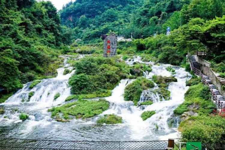 桃源河国家AAAA级景区漂流